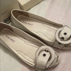 Nine West White leather driving loafers size 5.5